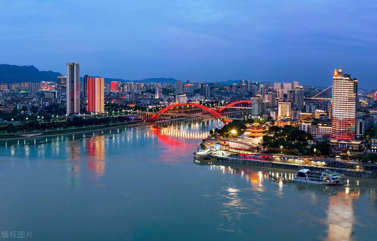 反向旅游，9个被低估的小众城市，会玩的人