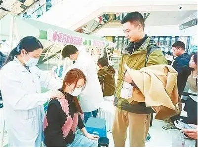 春意盎然话养生 中医药文化润民心 