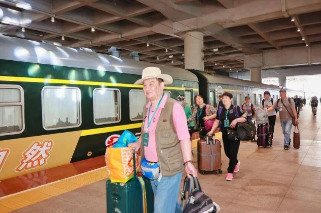 “5·19中国旅游日”援疆银发旅游专列发
